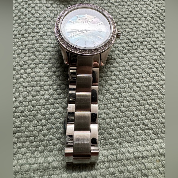 Women’s Fossil Watch - Picture 6 of 7
